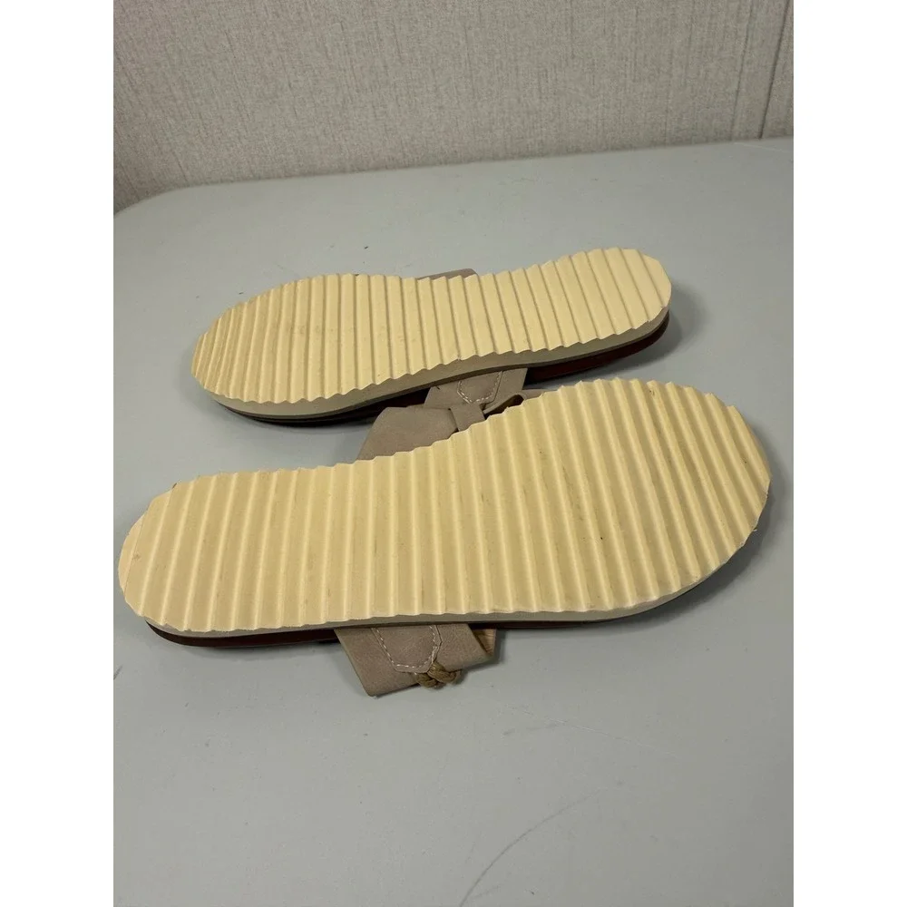 Neutral‎ Toe Loop Slide Sandals with Bucand Ripple Sole Taupe Brown size 9